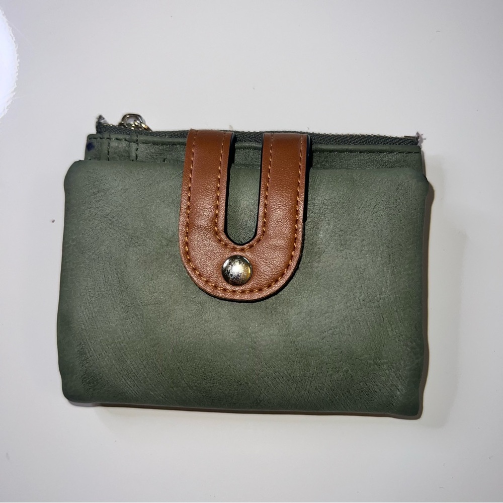 Minimalist green wallet